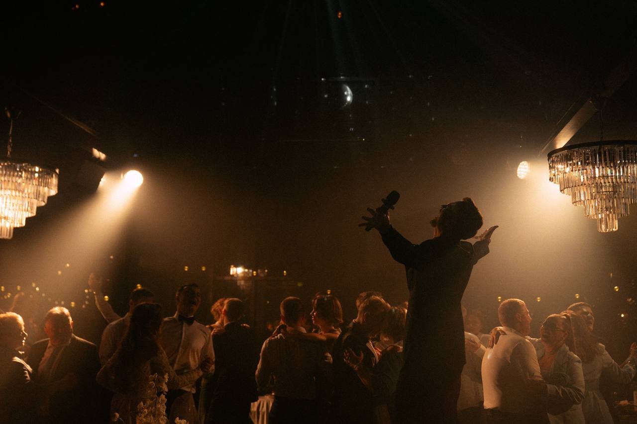 Не допрос, а химия: 15 вопросов ведущему, которые поменяют ваш взгляд на свадьбу.